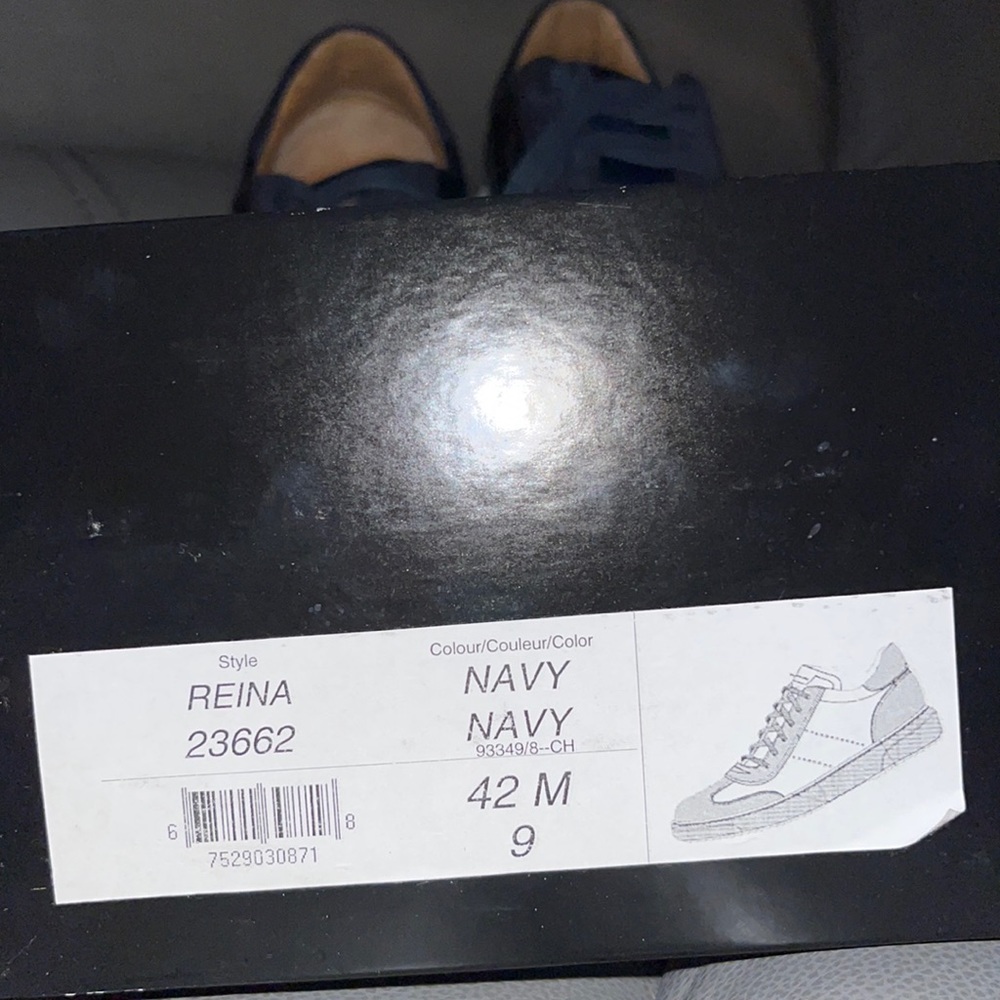 Magnanni reina navy 42 m 9/ great condition with box
